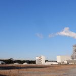 土壌汚染のある工場跡地でマンション開発はできる？主な対策と資産価値への影響